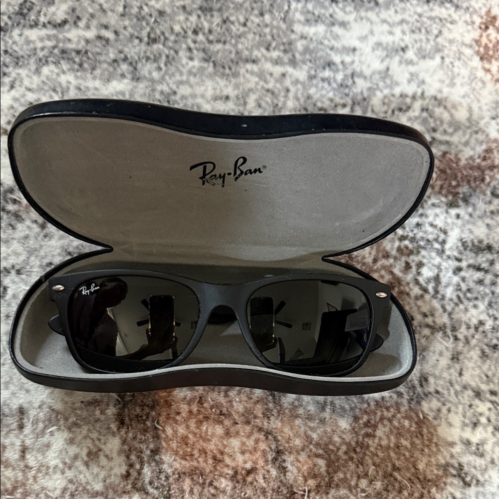 Ray-Ban Classic Black Sunglasses with Case